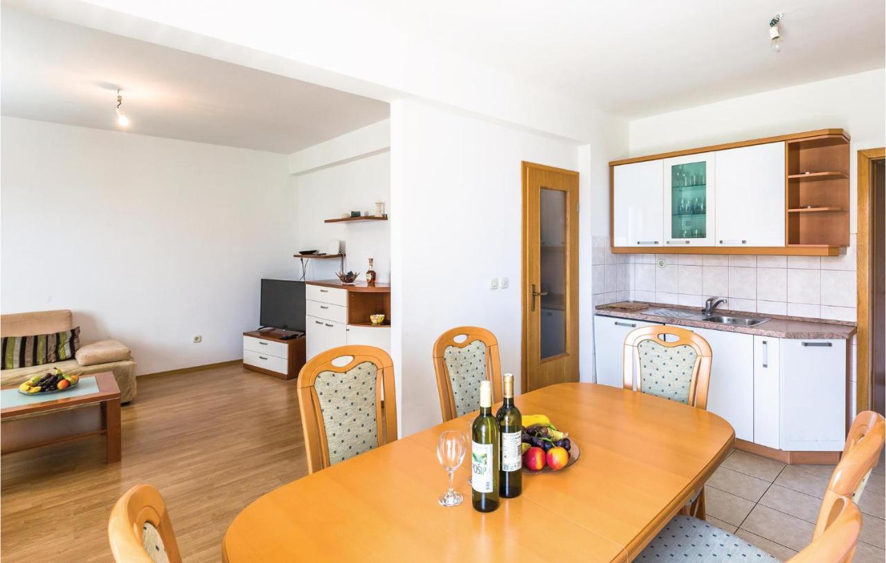 Cozy Apartment In Makarska With Kitchen Kültér fotó