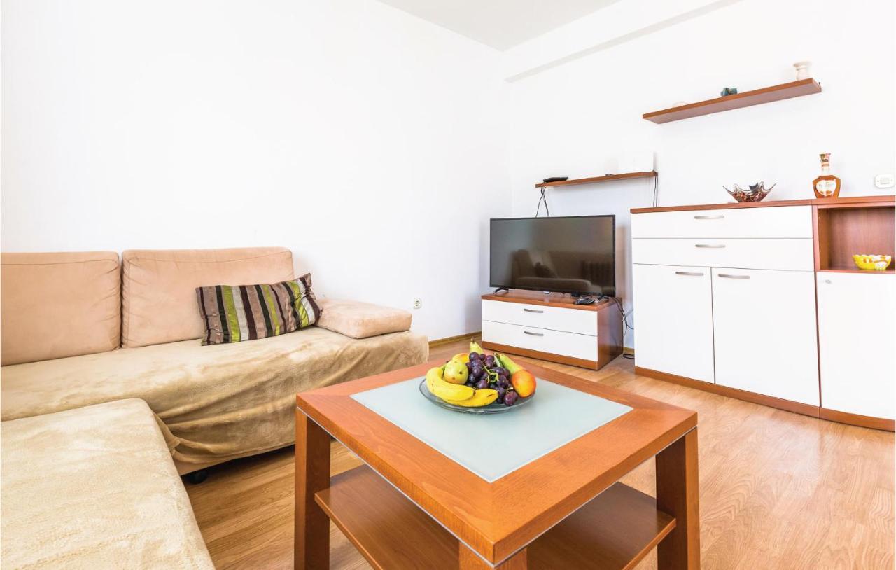 Cozy Apartment In Makarska With Kitchen Kültér fotó